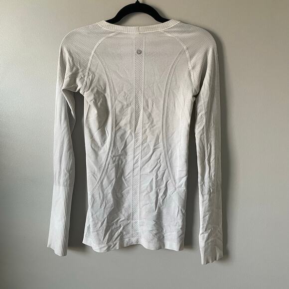 Lululemon Swiftly Tech Long Sleeve Crew in Heathered Silver Fox sz 4 - Picture 8 of 14